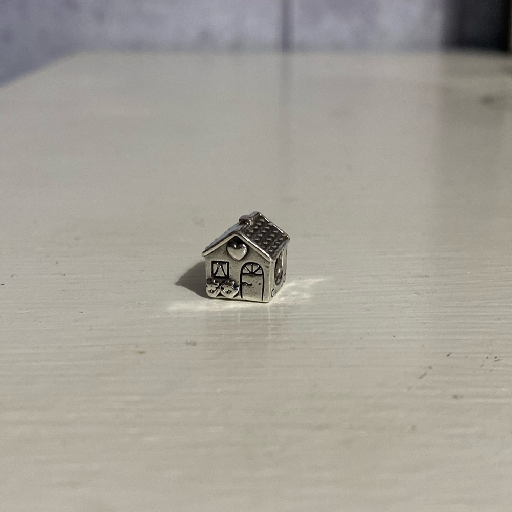 Pandora “Home Sweet Home” charm